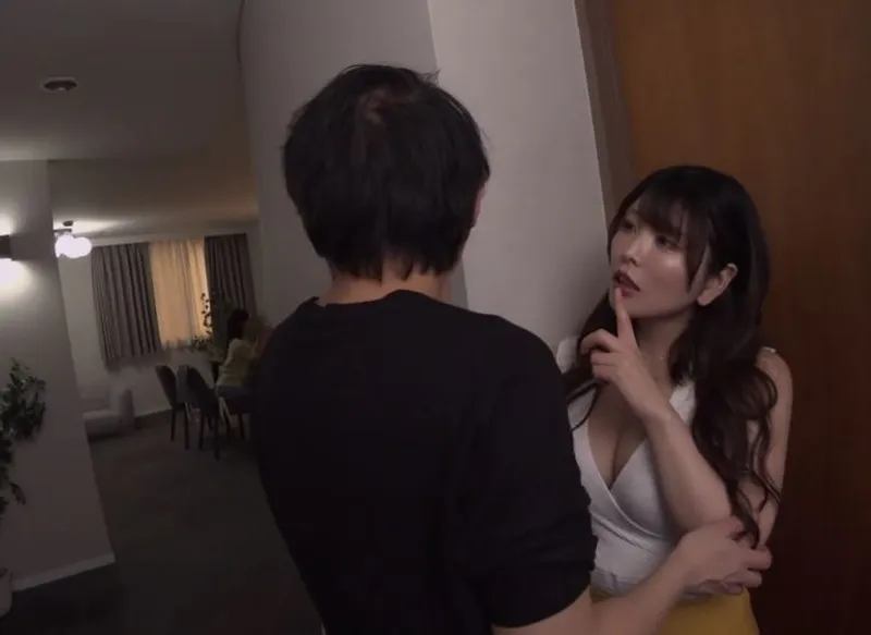 Mỗi lần chịch là em lại mất 1 cái quần cuộc tình này hơi tốn quần